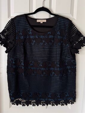 Loft - Scallop Lace Overlay Short Sleeve Top‎ - Black, turquoise - Large - NWOT